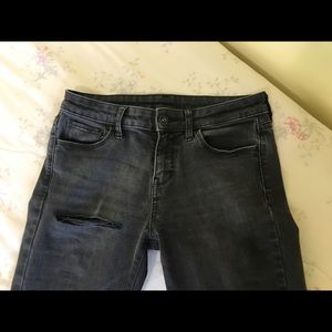 BASIC BLACK SKINNY JEANS